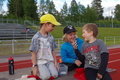 Toimiikohan nämä kellot, tuumailee Konsta, Joel ja Leevi.