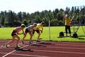 Kainuun piirin sisuhuipentuman juoksumatka 2000m lähtöviivalla Oskari, Saara ja Jani. Sisuhuipentuma käytiin aurinkoisina elokuun päivinä 15.-16.8.2015.