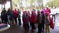 Korttelijuoksujen palkintoja odotellaan 13.5.2015. Kuva: H.Väisänen